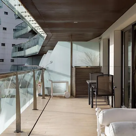 Altido Superb Apt With Terrace, Pool And In ホテル カスカイス