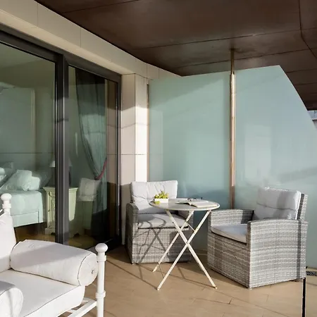 Altido Superb Apt With Terrace, Pool And In ホテル *