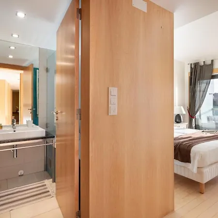 ホテル Altido Superb Apt With Terrace, Pool And In