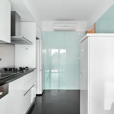 ホテル Altido Superb Apt With Terrace, Pool And In
