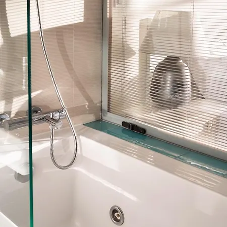 ホテル Altido Superb Apt With Terrace, Pool And In *
