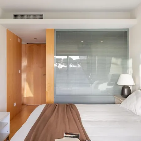 Altido Superb Apt With Terrace, Pool And In ホテル カスカイス