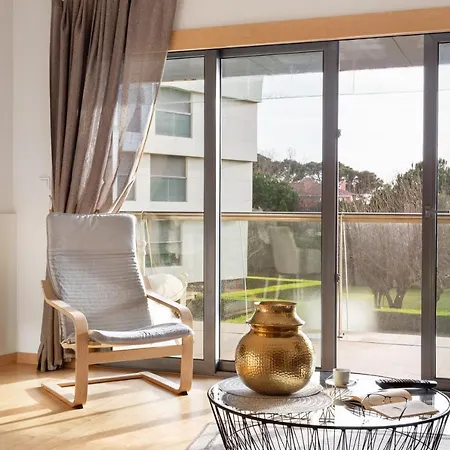 Altido Superb Apt With Terrace, Pool And In ホテル